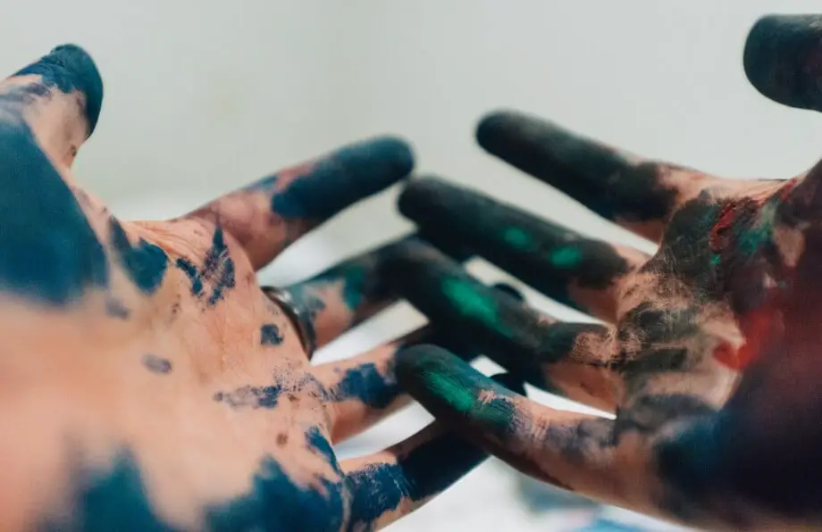 amauri mejia IhXrWDckZOQ unsplash How To Remove Paint From Skin - Face, Hand, And Nails